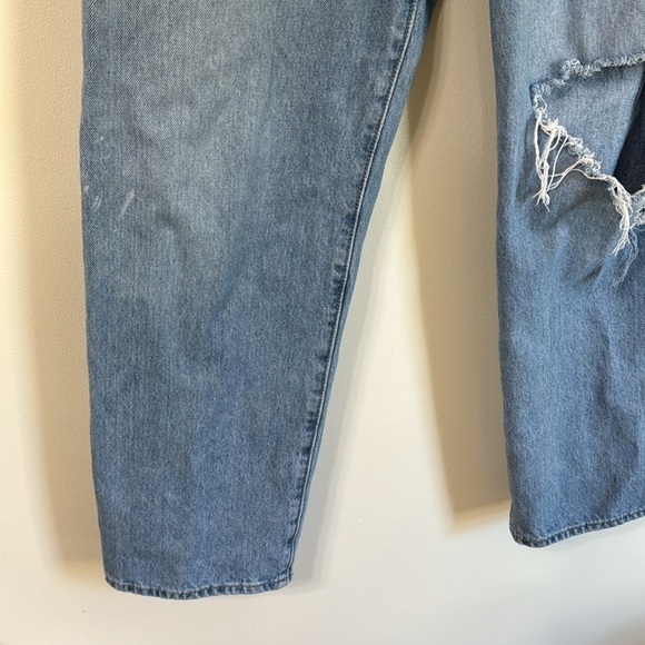 Levi’s Women’s ‘94 Baggy Jean Size 31 Distressed Medium Light Wash High Rise - Picture 7 of 9